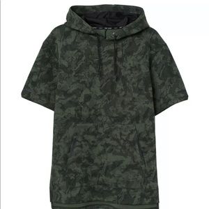 H&M Dark Green Camo Short-sleeved Hoodie size S